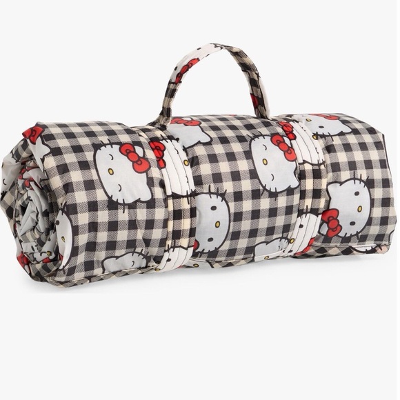 BNWT BAGGU Nordstrom Exclusive Hello Kitty Gingham Puffy Picnic Blanket - Picture 4 of 4